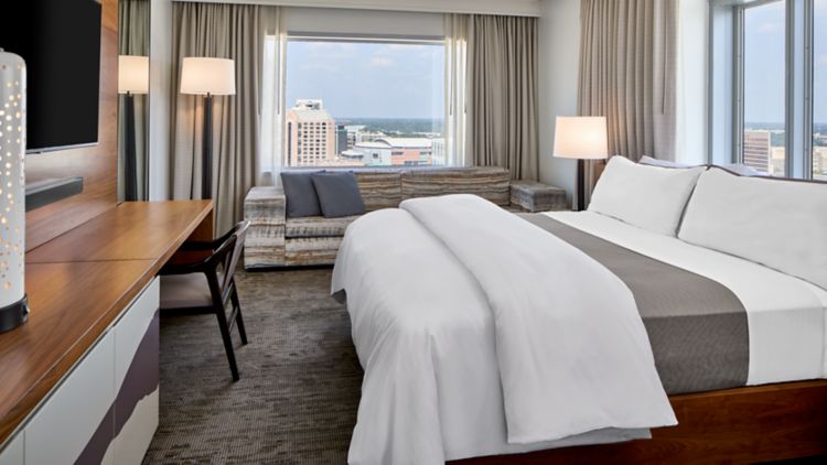 wi-cltcw-exec-guest-room-18415-23577_Wide-Hor